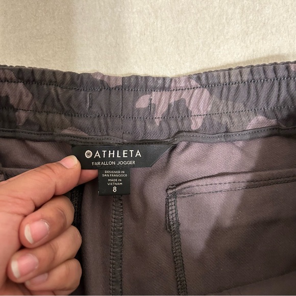 Athleta Camo Farallon Jogger Black Olive Size 8 - Picture 3 of 10